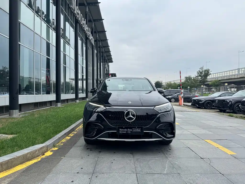 Mercedes-Benz EQE SUV 2025