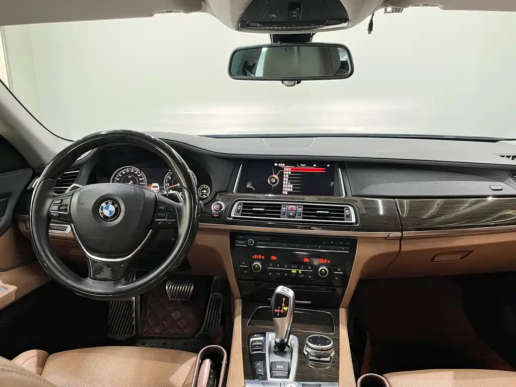 BMW 7 Series 2014 — фото 18