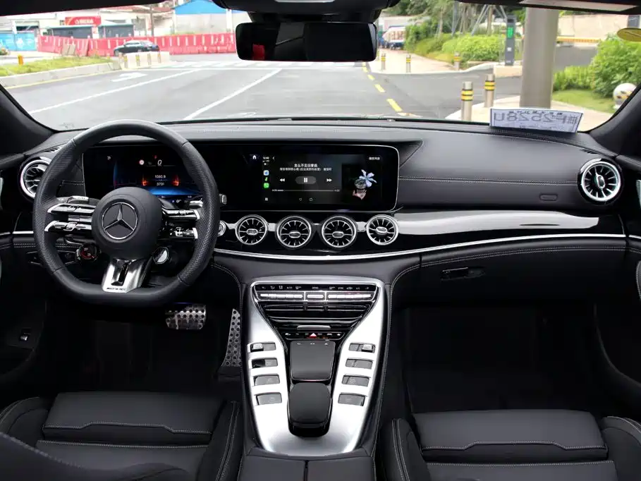 Mercedes-Benz AMG GT 2025 — фото 12