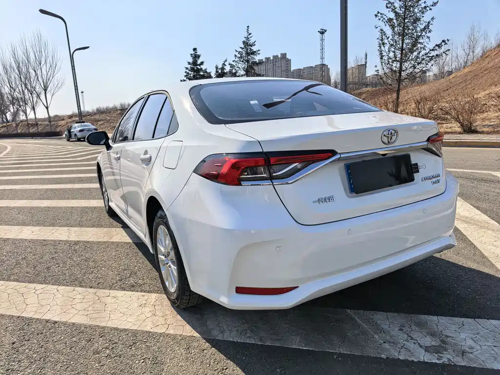 Toyota Corolla 2023 — фото 10