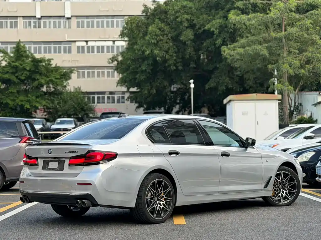 BMW 5 Series 2021 — фото 12