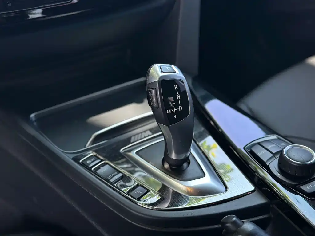 BMW 3 Series 2017 — фото 9