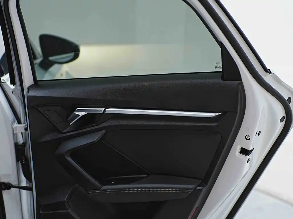 Audi A3 2023 — фото 11