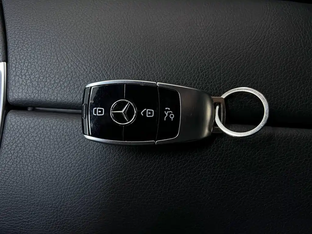 Mercedes-Benz E-Class 2020 — фото 38