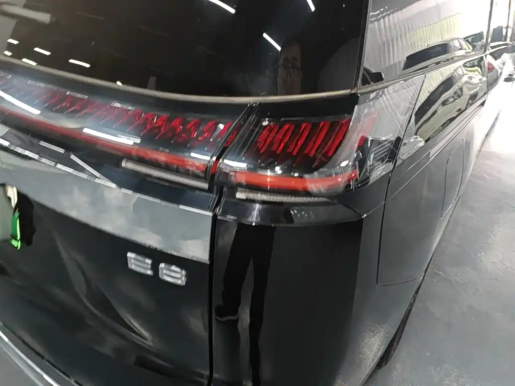 GAC Motor E8 PHEV 2025 — фото 24