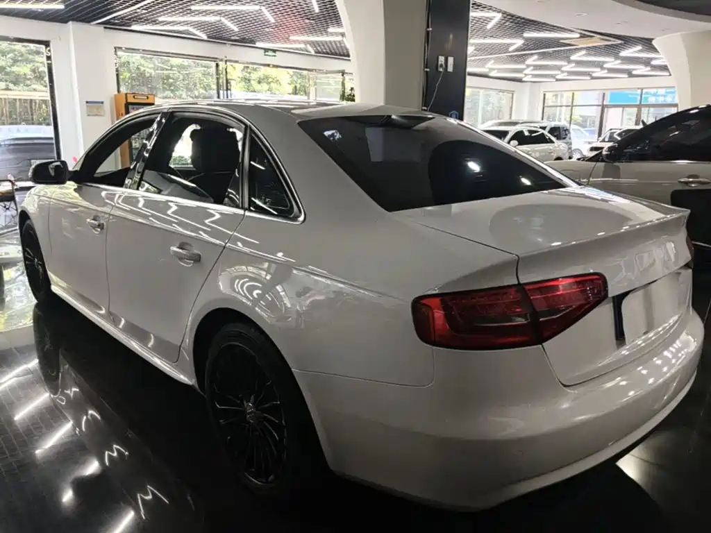 Audi A4L 2015