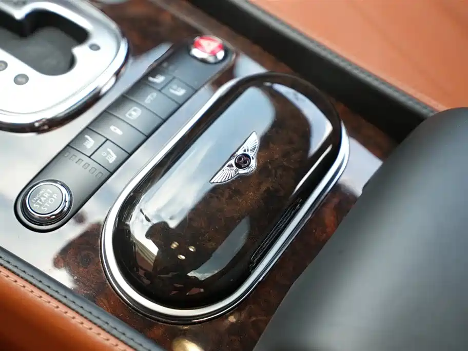 Bentley Flying Spur 2016 — фото 13