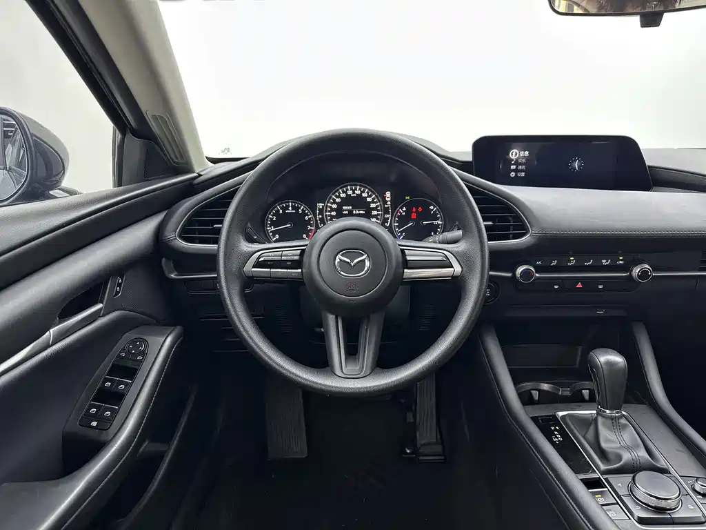 Mazda 3 Axela 2023 — фото 11