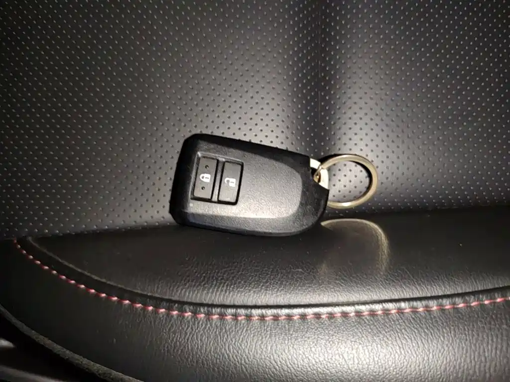 Toyota Yaris L 2023 — фото 9