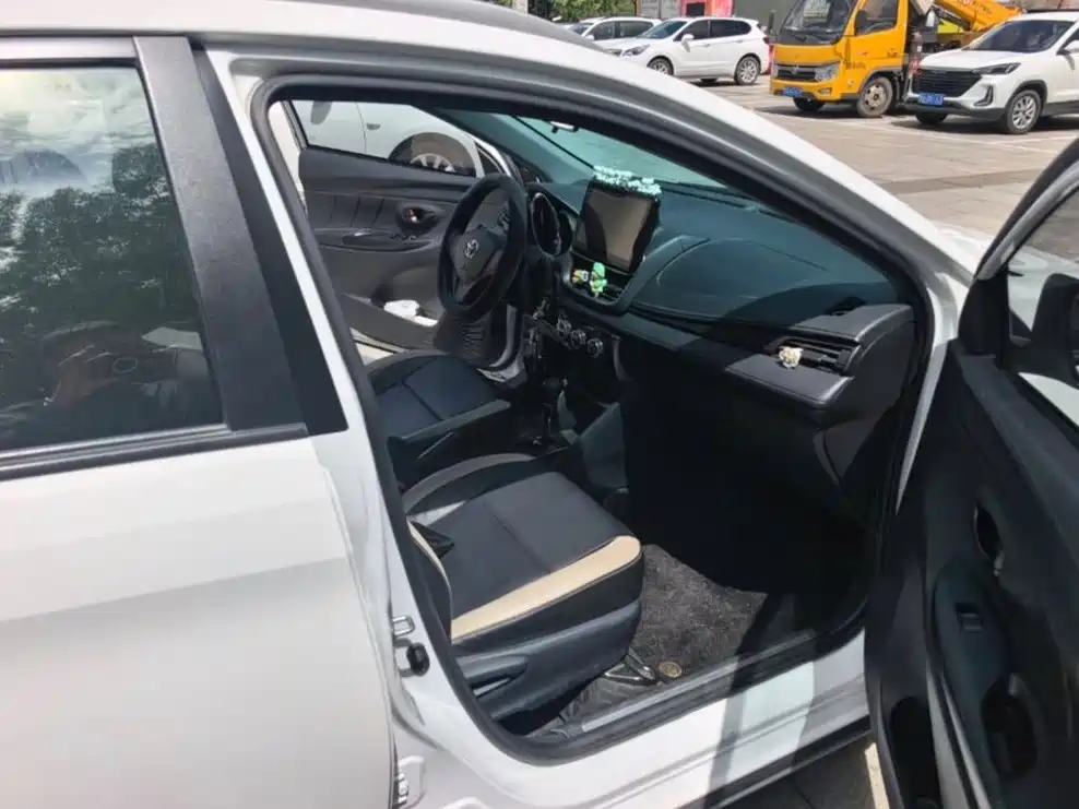 Toyota Yaris L 2021 — фото 12