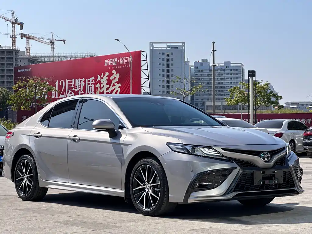 Toyota Camry 2022 — фото 3