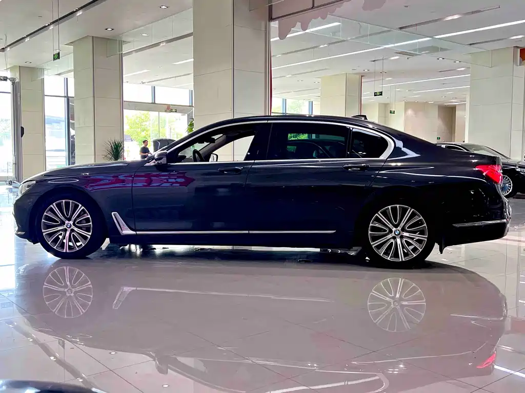 BMW 7 Series 2018 — фото 3