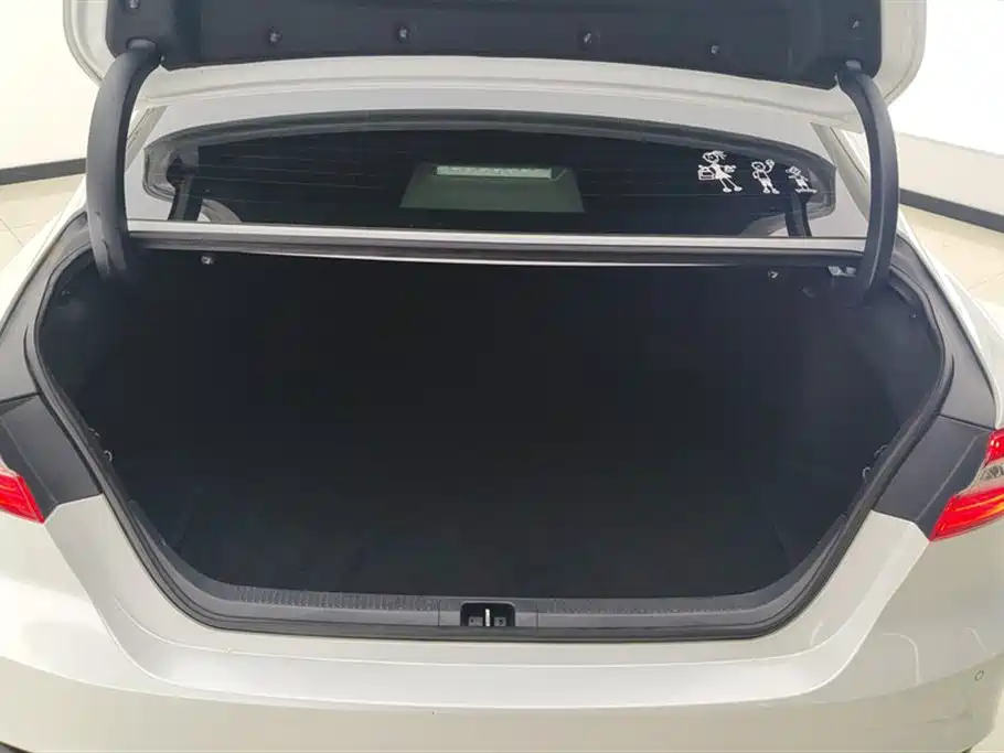 Toyota Camry 2022 — фото 4