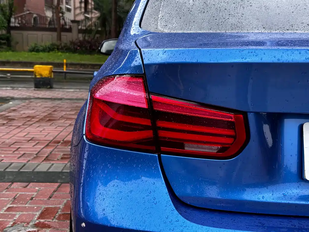 BMW 3 Series 2017 — фото 15