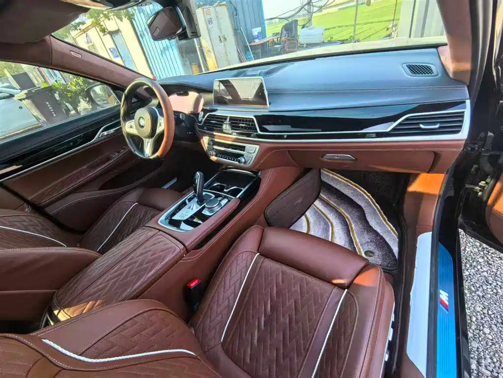 BMW 7 Series 2020 — фото 8
