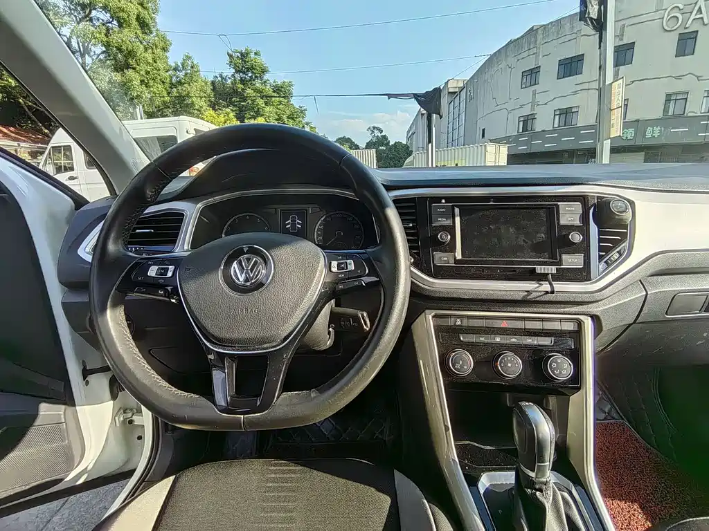 Volkswagen T-Roc 2020 — фото 6