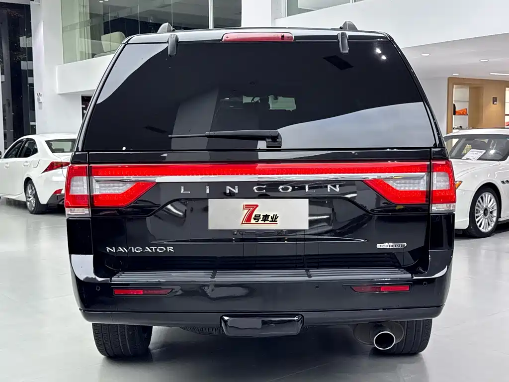Lincoln Navigator 2016 — фото 13