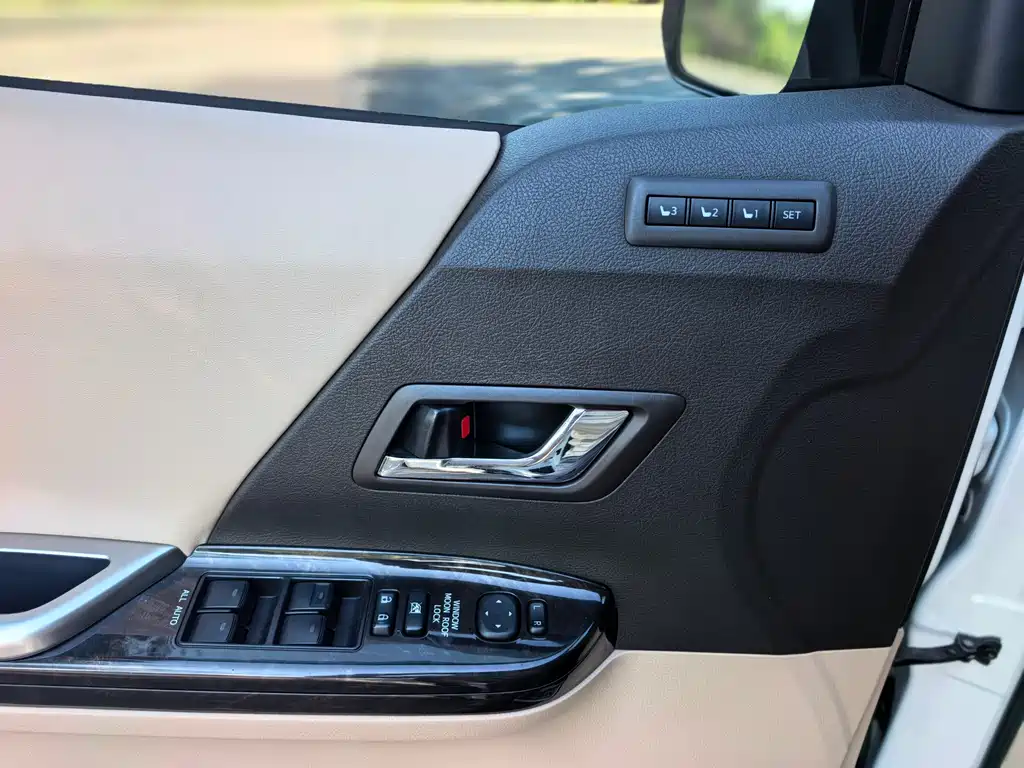 Toyota Alphard 2016 — фото 11