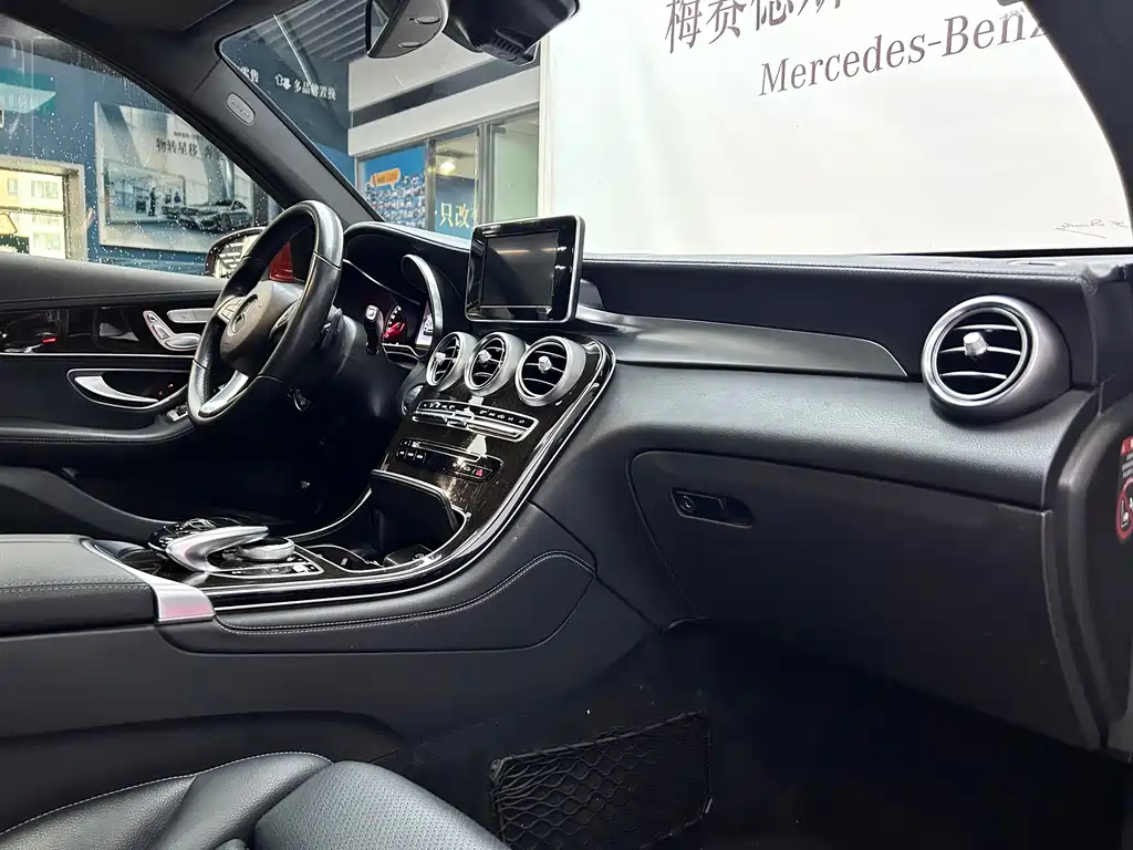 Mercedes-Benz GLC 2017 — фото 14