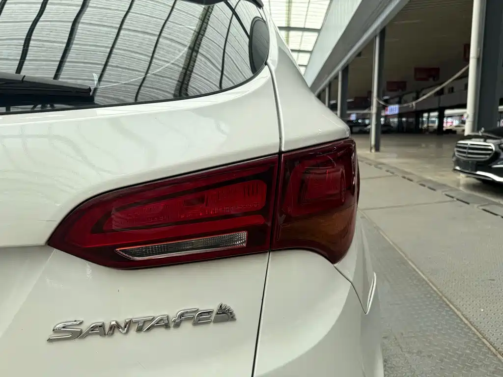 Hyundai Santa Fe 2018 — фото 22