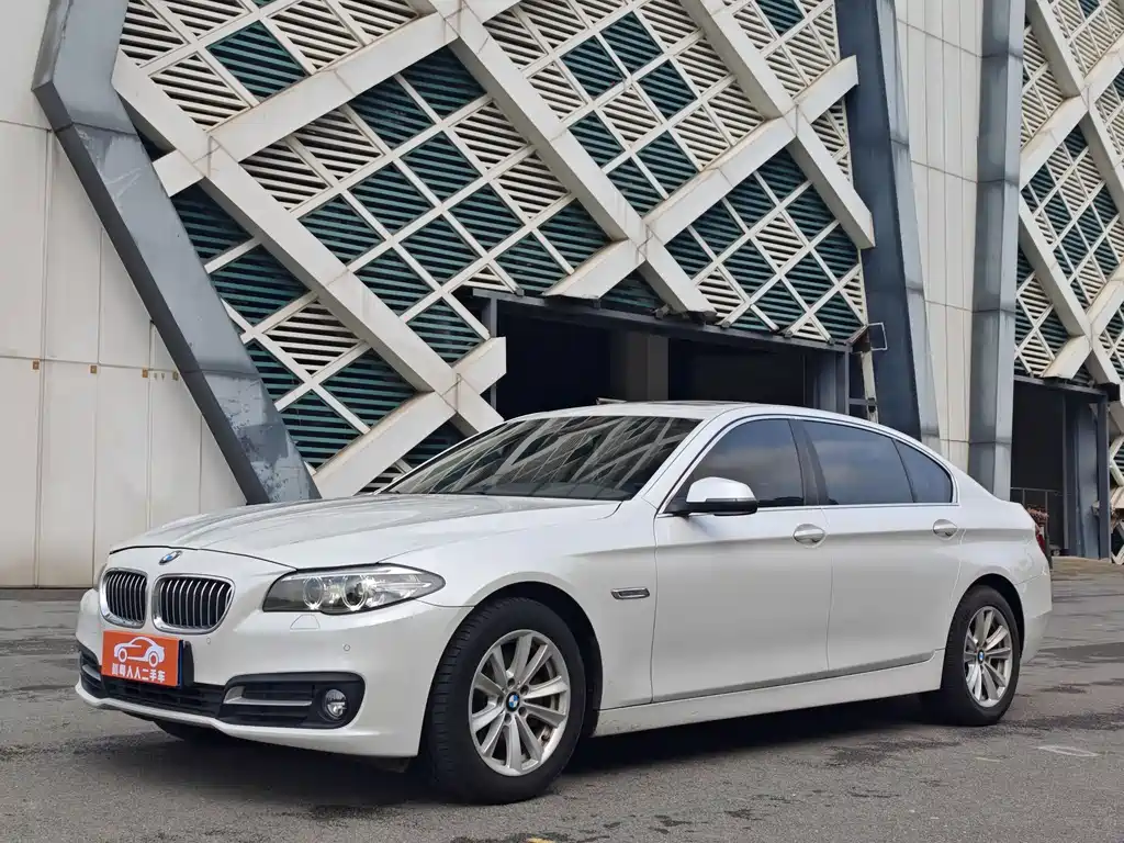 BMW 5 Series 2017 — фото 1