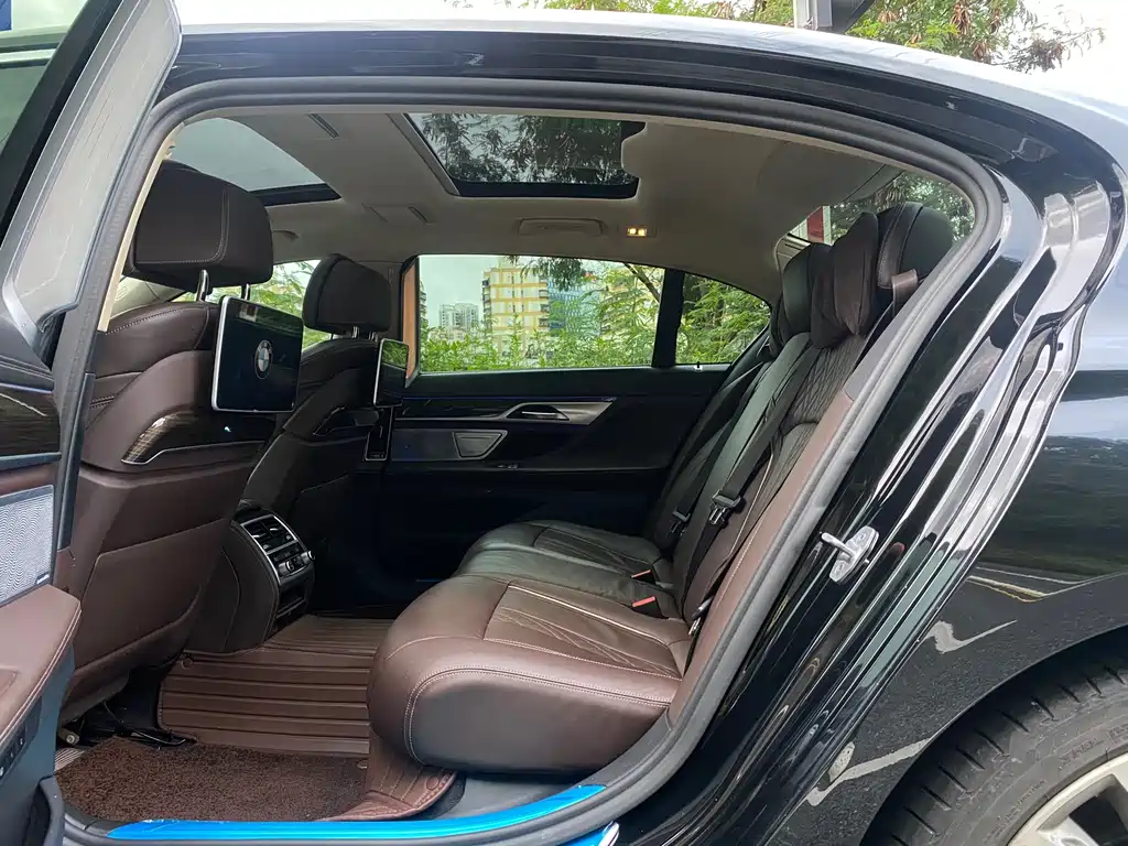 BMW 7 Series 2020 — фото 14