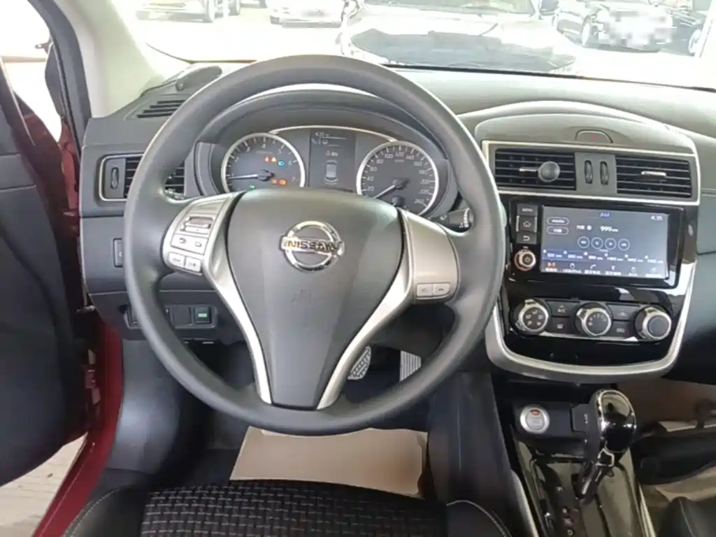 Nissan Tiida 2018 — фото 11