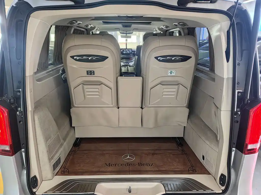 Mercedes-Benz V-Class 2022 — фото 11