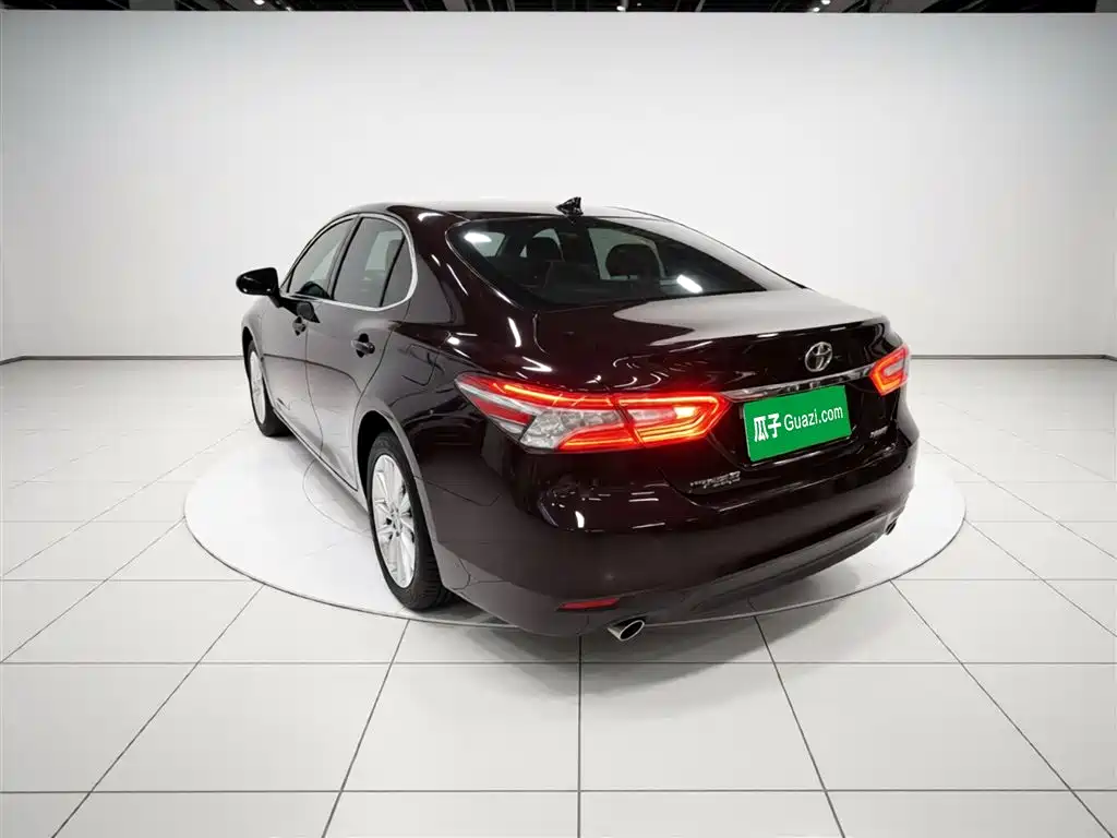 Toyota Camry 2023 — фото 23
