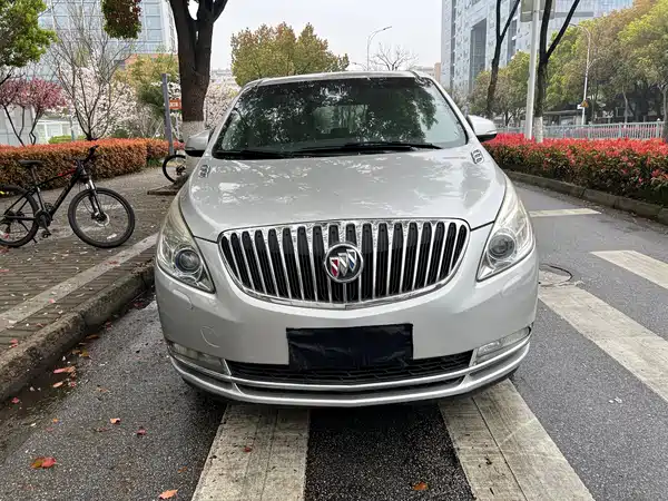 Buick GL8 2013