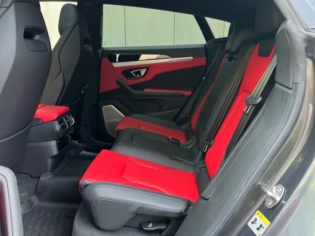 Lamborghini Urus 2019 — фото 18