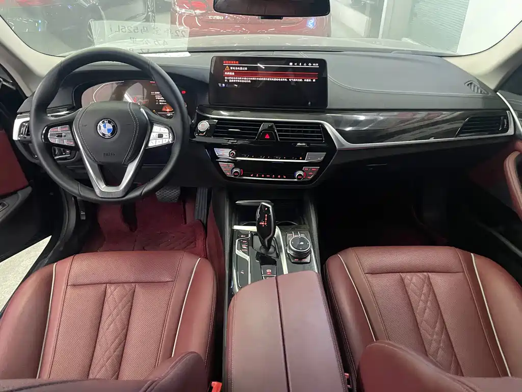 BMW 5 Series 2021 — фото 17