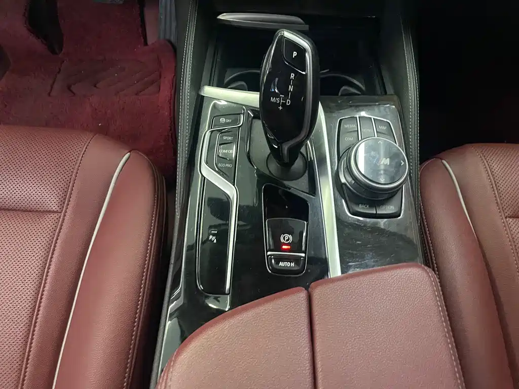 BMW 5 Series 2021 — фото 18
