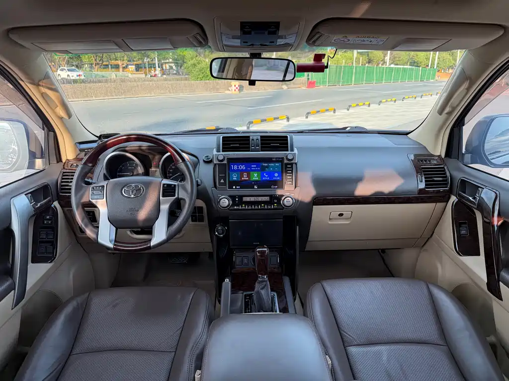 Toyota Prado 2015 — фото 10
