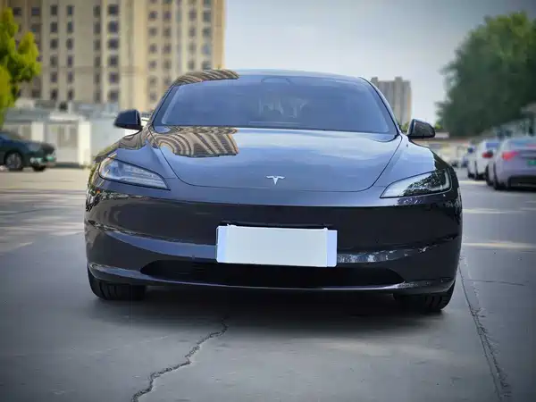 Tesla Model 3 2025