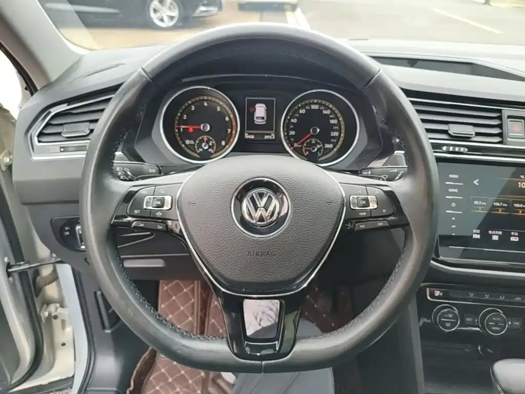 Volkswagen Tiguan L 2020 — фото 11