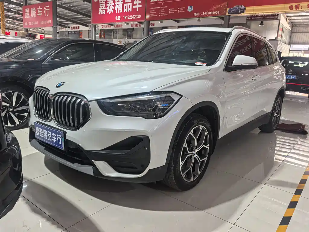 BMW X1 2022 — фото 1