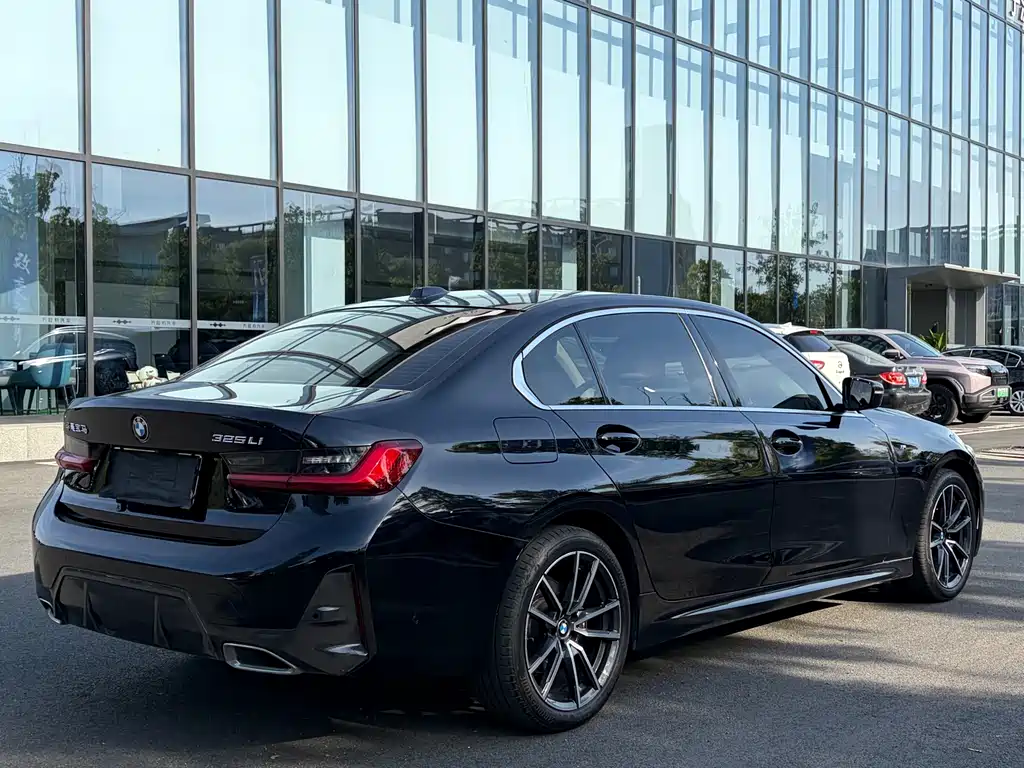 BMW 5 Series 2023 — фото 17