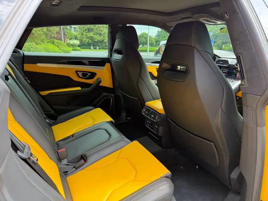 Lamborghini Urus 2020 — фото 14