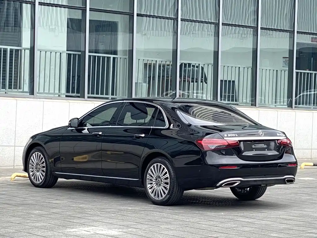 Mercedes-Benz E-Class 2023 — фото 8