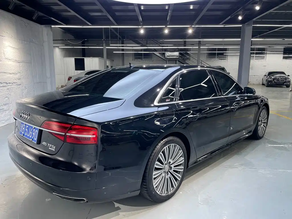 Audi A8 2018 — фото 22