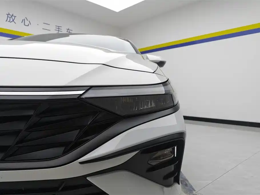 Hyundai Elantra 2023
