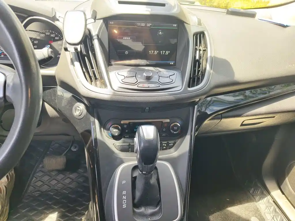 Ford Kuga 2015 — фото 9