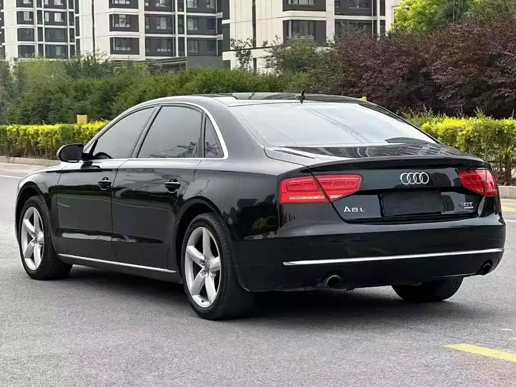 Audi A8 2012 — фото 8