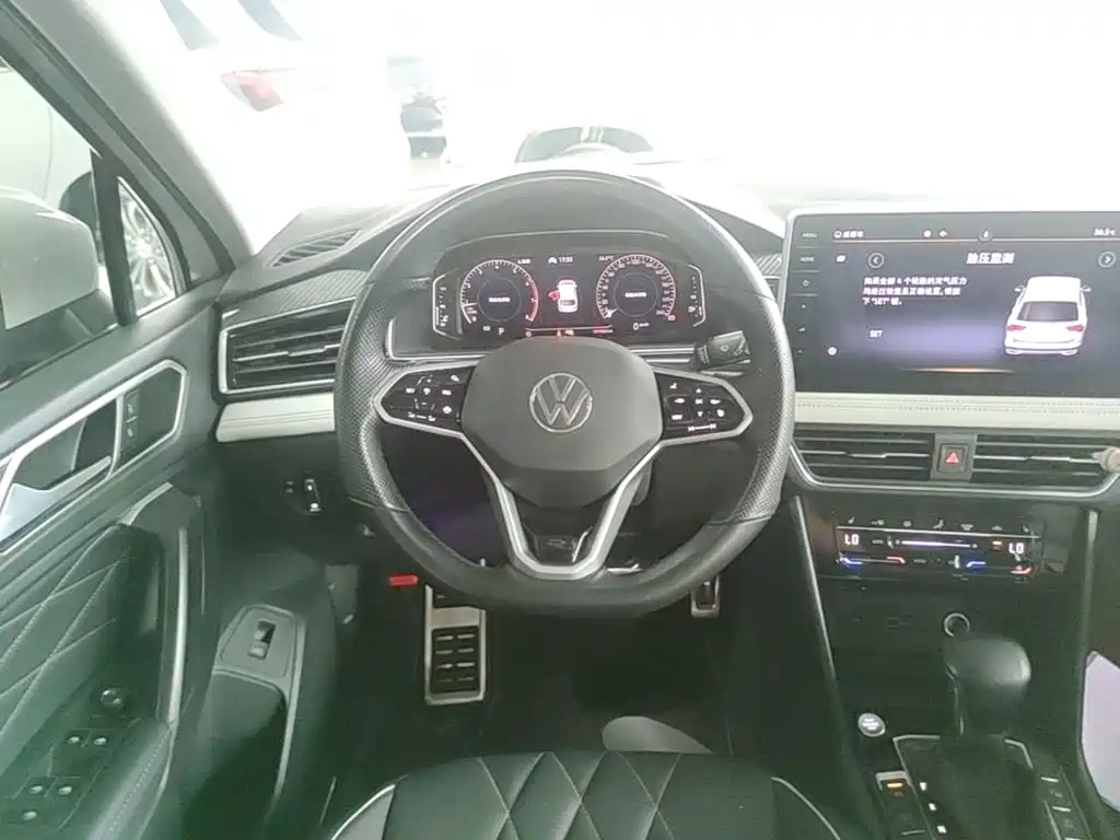 Volkswagen Tiguan L 2021 — фото 11