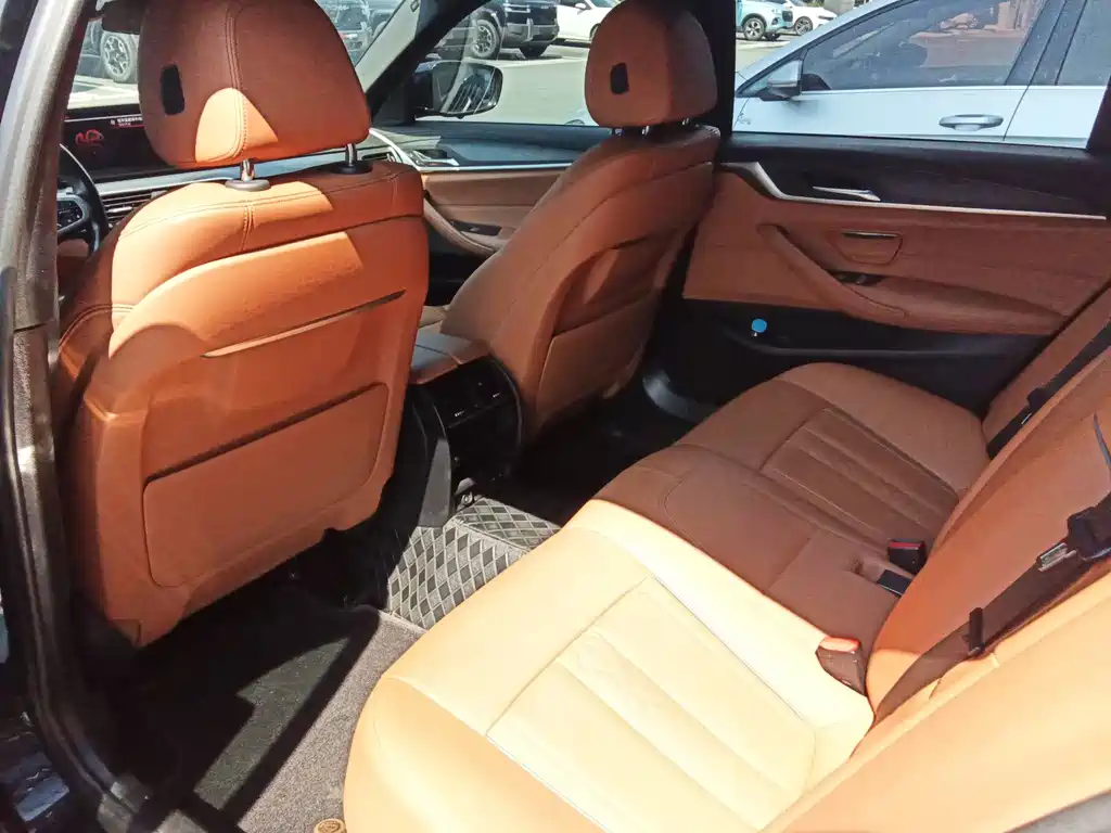 BMW 5 Series 2022 — фото 15