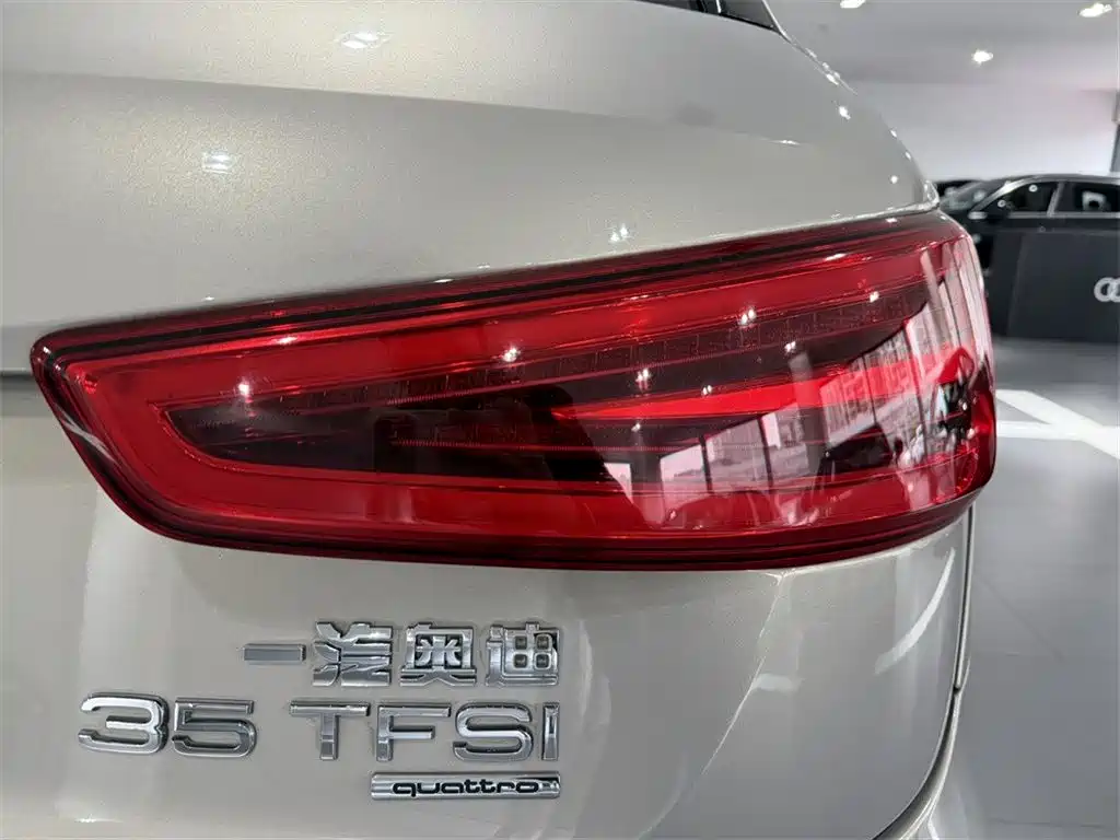 Audi Q3 2014 — фото 12
