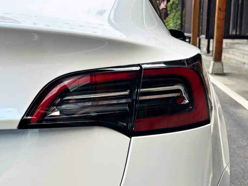 Tesla Model 3 2023 — фото 15