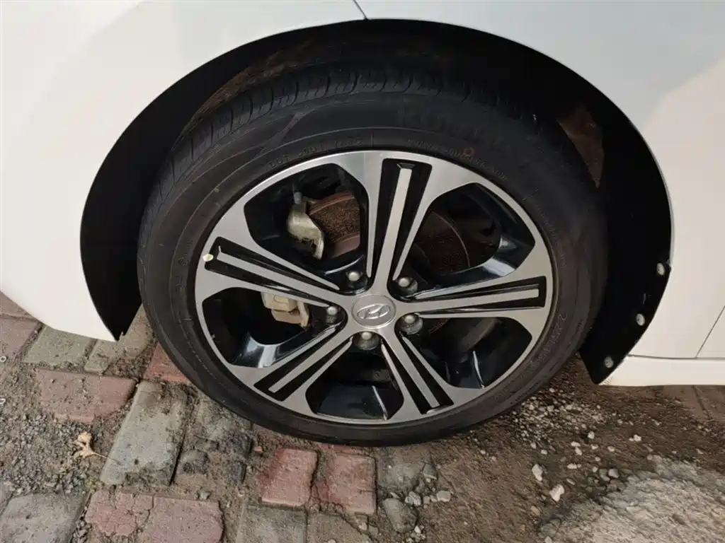 Hyundai Elantra 2019 — фото 23