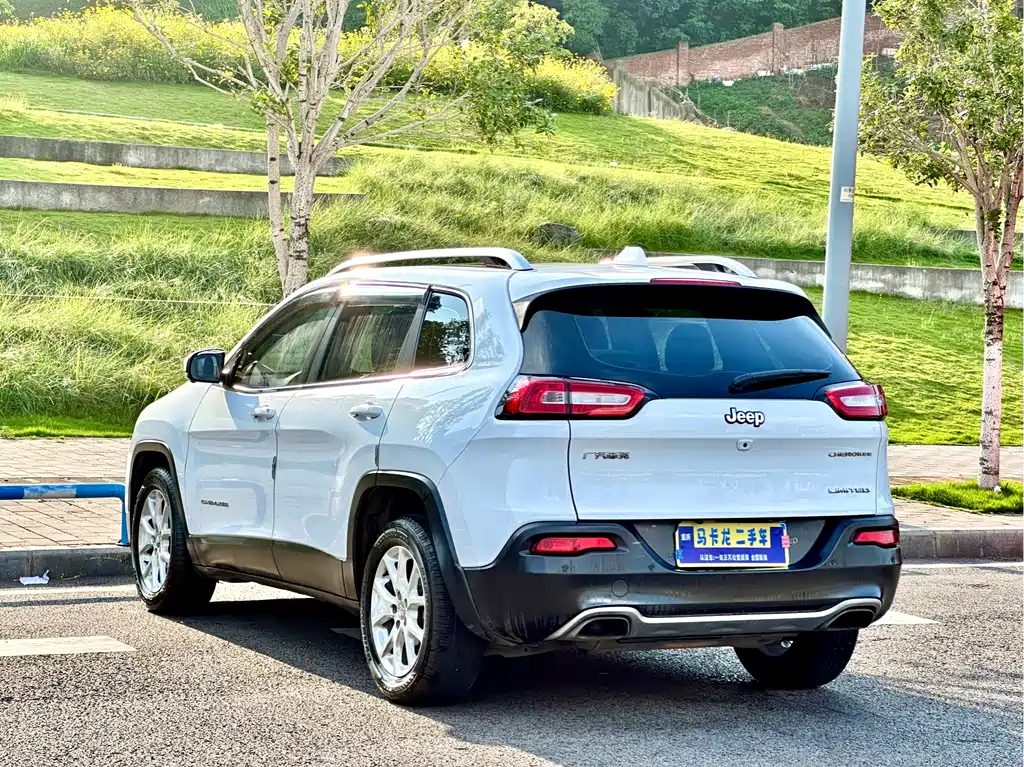 Jeep Cherokee 2018 — фото 6